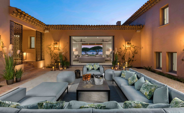 villa in St Tropez : Rent this luxurious 5 bedrooms villa with a direct access to the beach. - Photo 4