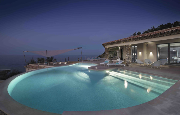 villa in St Tropez : Rent this waterfront property located in the prestigious domain of 'Les parcs de St Tropez' - Photo 14