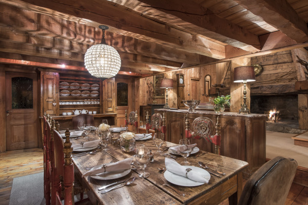 villa in Chamonix : Rent one of the oldest chalet of Chamonix located in the Village of 'les Bois' - Photo 2