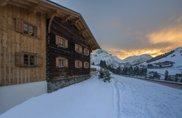 villa in Lech : Rent enchanting chalet with spa, sine cellar and cinema room in Lech, Austria - Photo 18