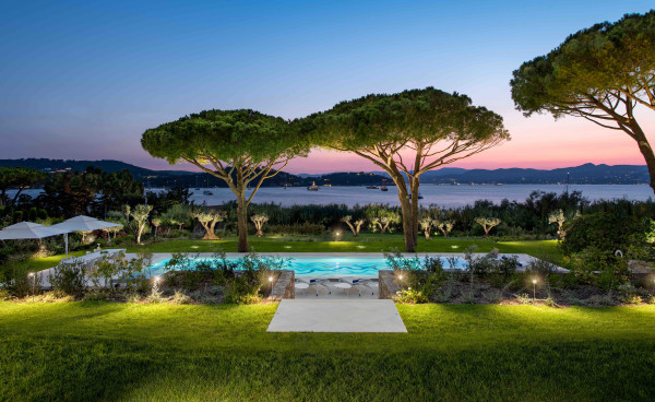 villa in St Tropez : Rent this luxurious 5 bedrooms villa with a direct access to the beach. - Photo 13