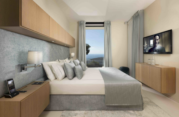 villa in Villefranche-sur-Mer : Rent this gorgeous villa with an extraordinary view of the bay of St Jean Cap Ferrat. - Photo 13