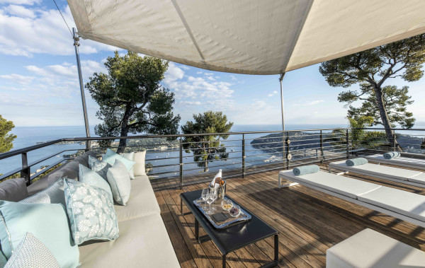 villa in Villefranche-sur-Mer : Rent this gorgeous villa with an extraordinary view of the bay of St Jean Cap Ferrat. - Photo 19