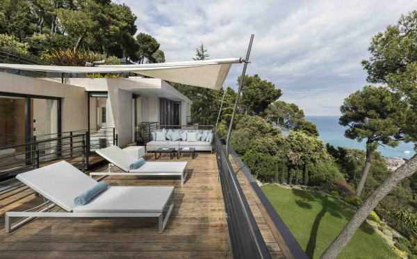 villa in Villefranche-sur-Mer : Rent this gorgeous villa with an extraordinary view of the bay of St Jean Cap Ferrat. - Photo 9