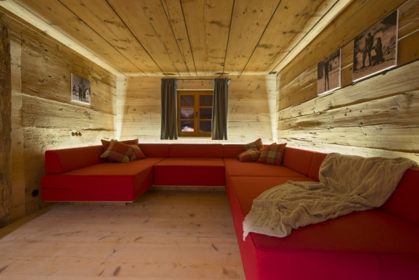 villa in Lech : Rent enchanting chalet with spa, sine cellar and cinema room in Lech, Austria - Photo 15