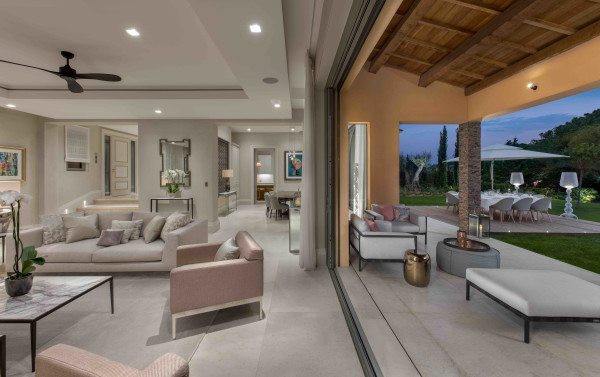 villa in St Tropez : Rent this luxurious 5 bedrooms villa with a direct access to the beach. - Photo 16