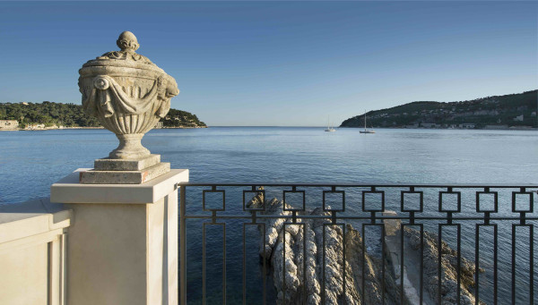 villa in Saint-Jean-Cap-Ferrat : Rent this waterfront property in Saint Jean cap Ferrat. - Photo 8