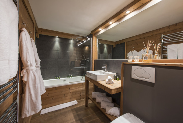 villa in Chamonix : Rent one of the oldest chalet of Chamonix located in the Village of 'les Bois' - Photo 19