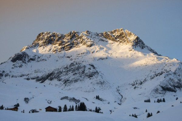 villa in Lech : Rent enchanting chalet with spa, sine cellar and cinema room in Lech, Austria - Photo 21