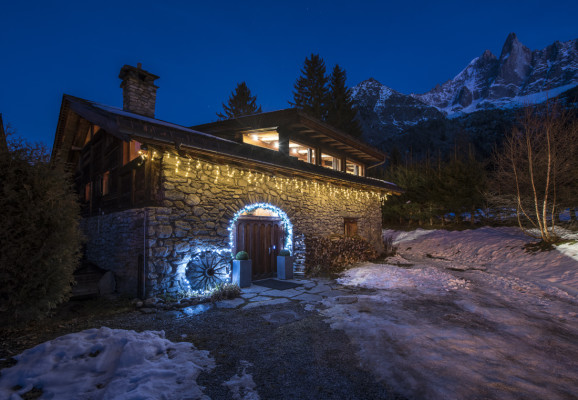 villa in Chamonix : Rent one of the oldest chalet of Chamonix located in the Village of 'les Bois' - Photo 22