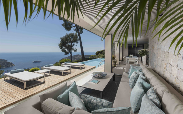 villa in Villefranche-sur-Mer : Rent this gorgeous villa with an extraordinary view of the bay of St Jean Cap Ferrat. - Photo 3