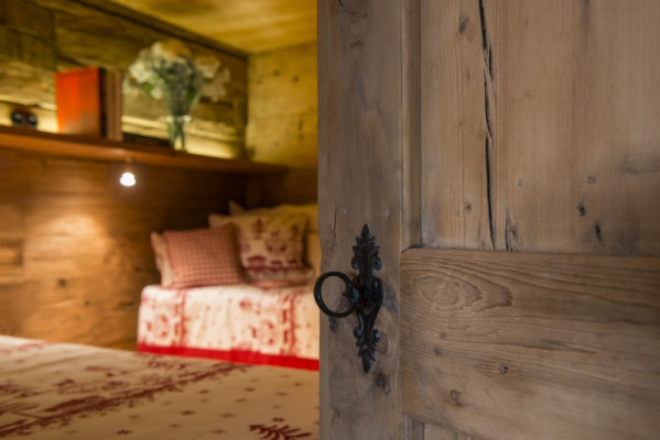 villa in Lech : Rent enchanting chalet with spa, sine cellar and cinema room in Lech, Austria - Photo 7