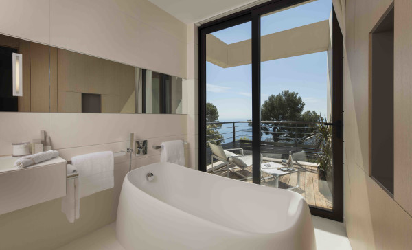villa in Villefranche-sur-Mer : Rent this gorgeous villa with an extraordinary view of the bay of St Jean Cap Ferrat. - Photo 17