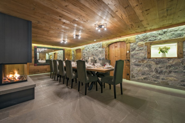 villa in Lech : Rent enchanting chalet with spa, sine cellar and cinema room in Lech, Austria - Photo 4