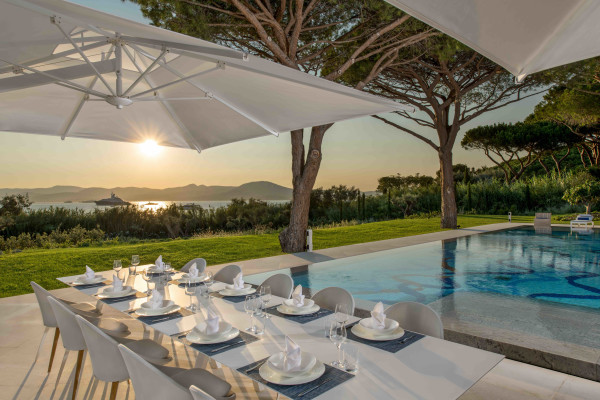 villa in St Tropez : Rent this luxurious 5 bedrooms villa with a direct access to the beach. - Photo 15