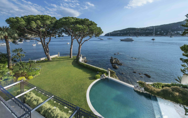 villa in Saint-Jean-Cap-Ferrat : Rent this waterfront property in Saint Jean cap Ferrat. - Photo 0
