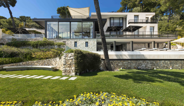 villa in Villefranche-sur-Mer : Rent this gorgeous villa with an extraordinary view of the bay of St Jean Cap Ferrat. - Photo 0