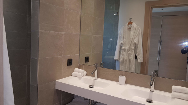 villa in Cannes : Rent this brand new villa in the heights of Cannes. - Photo 6