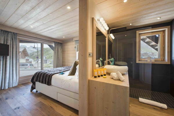 villa in Tignes : Rent this 5 bedroom chalet in Tignes Le lac with a great location. - Photo 24