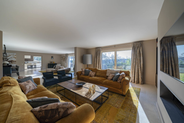 villa in Saint-Paul-de-Vence : Rent spacious modern 6 bedroom villa with view towards St Paul de Vence - Photo 16