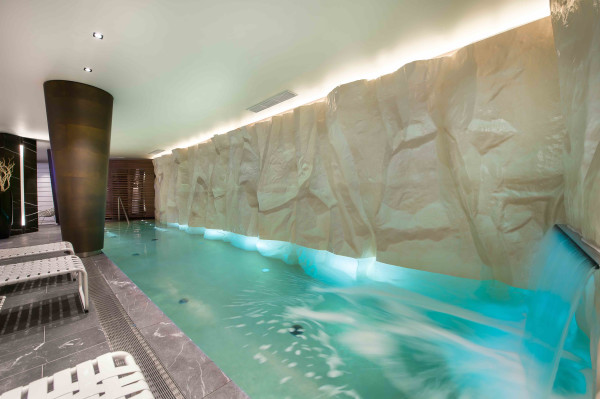 villa in Courchevel : Rent this luxurious 5 bedroom chalet, catered, with all the amenities . - Photo 1