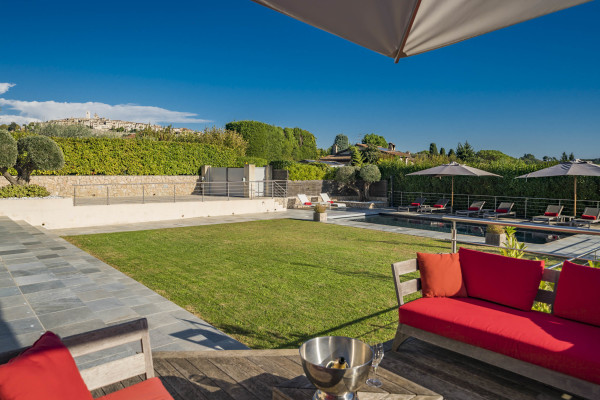 villa in Saint-Paul-de-Vence : Rent spacious modern 6 bedroom villa with view towards St Paul de Vence - Photo 7