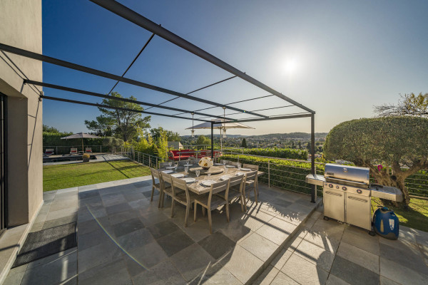 villa in Saint-Paul-de-Vence : Rent spacious modern 6 bedroom villa with view towards St Paul de Vence - Photo 10