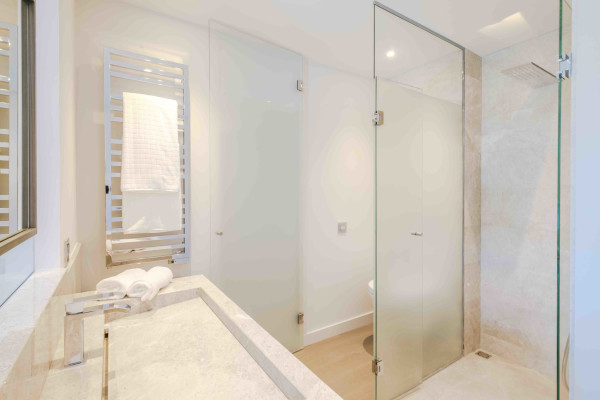 villa in Cannes : Rent this brand new modern villa in Cannes Californie - Photo 9
