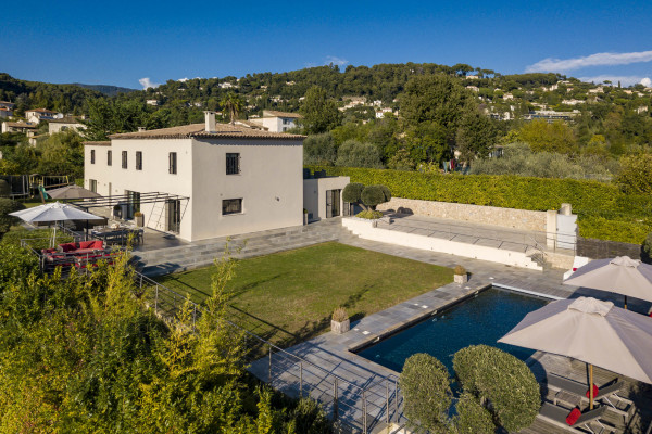 villa in Saint-Paul-de-Vence : Rent spacious modern 6 bedroom villa with view towards St Paul de Vence - Photo 53