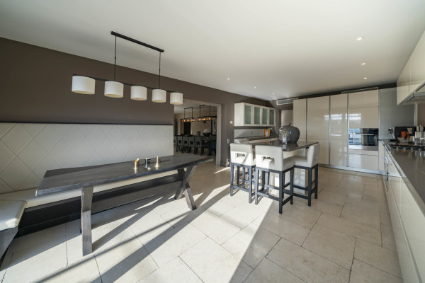 villa in Saint-Paul-de-Vence : Rent spacious modern 6 bedroom villa with view towards St Paul de Vence - Photo 19