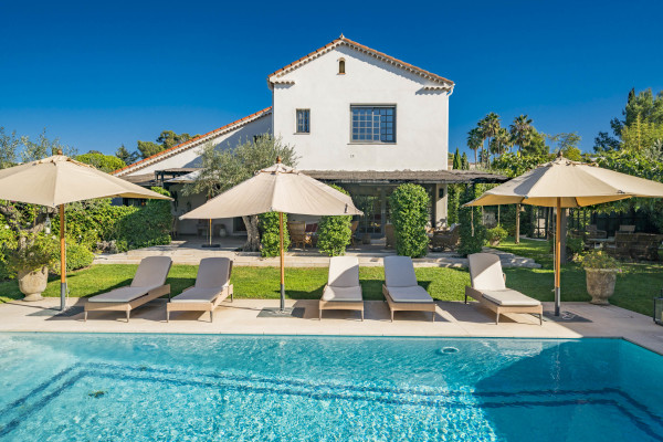 villa in Cap d'Antibes : Rent wonderful 5 bedroom villa with an ideal location on the Cap d'Antibes - Photo 41