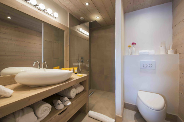 villa in Tignes : Rent this 5 bedroom chalet in Tignes Le lac with a great location. - Photo 22