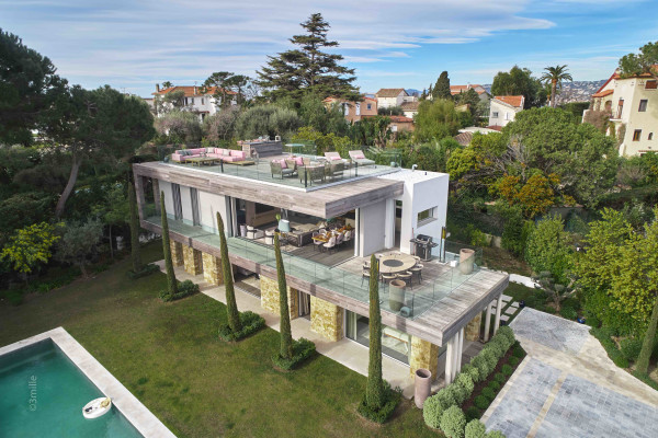 villa in Cap d'Antibes : Rent this modern villa with a lovely view on the roof top. - Photo 27