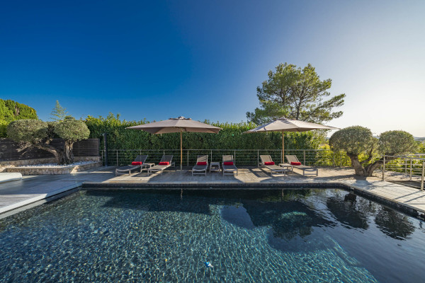 villa in Saint-Paul-de-Vence : Rent spacious modern 6 bedroom villa with view towards St Paul de Vence - Photo 4