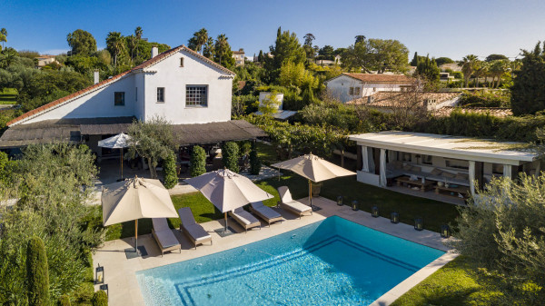 villa in Cap d'Antibes : Rent wonderful 5 bedroom villa with an ideal location on the Cap d'Antibes - Photo 51