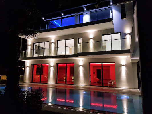 villa in Cannes : Rent this brand new villa in the heights of Cannes. - Photo 0