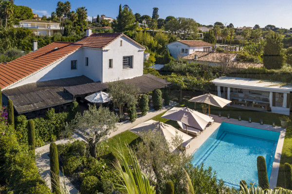 villa in Cap d'Antibes : Rent wonderful 5 bedroom villa with an ideal location on the Cap d'Antibes - Photo 49