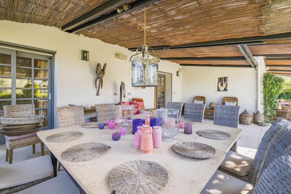 villa in Cap d'Antibes : Rent wonderful 5 bedroom villa with an ideal location on the Cap d'Antibes - Photo 37