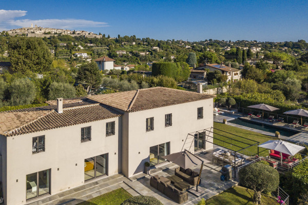 villa in Saint-Paul-de-Vence : Rent spacious modern 6 bedroom villa with view towards St Paul de Vence - Photo 55
