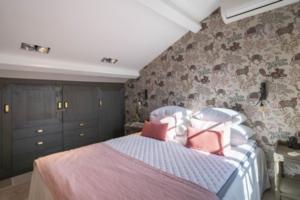 villa in Cap d'Antibes : Rent wonderful 5 bedroom villa with an ideal location on the Cap d'Antibes - Photo 19