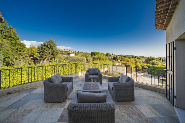 villa in Saint-Paul-de-Vence : Rent spacious modern 6 bedroom villa with view towards St Paul de Vence - Photo 26