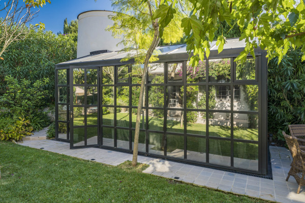 villa in Cap d'Antibes : Rent wonderful 5 bedroom villa with an ideal location on the Cap d'Antibes - Photo 43