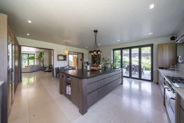 villa in Châteauneuf-Grasse : Rent beautiful newly renovated villa with a stunning tranquil location - Photo 6