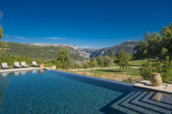 villa in Châteauneuf-Grasse : Rent beautiful newly renovated villa with a stunning tranquil location - Photo 50
