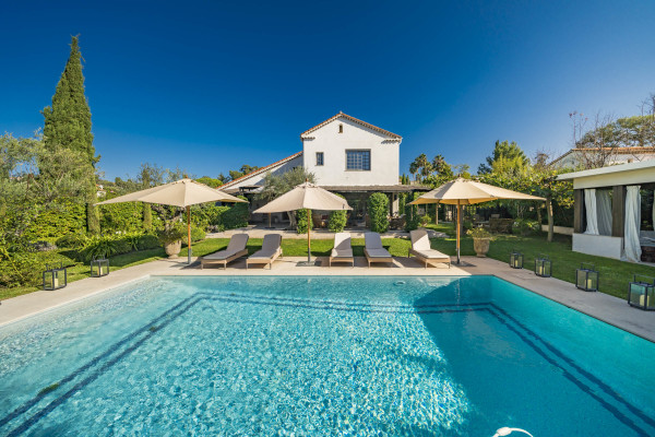 villa in Cap d'Antibes : Rent wonderful 5 bedroom villa with an ideal location on the Cap d'Antibes - Photo 39