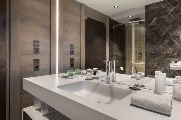 villa in Courchevel : Rent this luxurious 5 bedroom chalet, catered, with all the amenities . - Photo 12