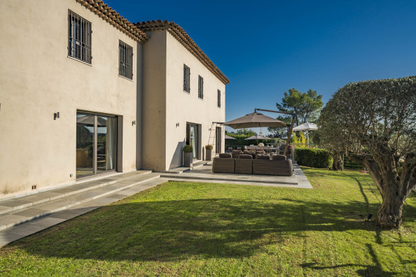 villa in Saint-Paul-de-Vence : Rent spacious modern 6 bedroom villa with view towards St Paul de Vence - Photo 52