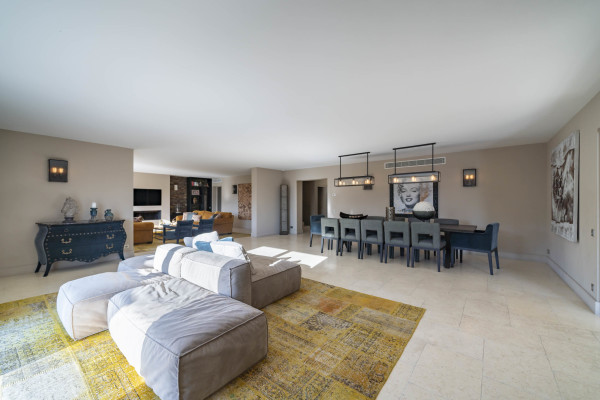 villa in Saint-Paul-de-Vence : Rent spacious modern 6 bedroom villa with view towards St Paul de Vence - Photo 22