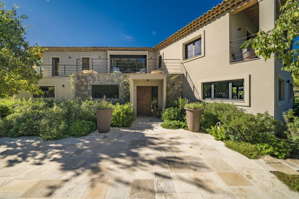 villa in Châteauneuf-Grasse : Rent beautiful newly renovated villa with a stunning tranquil location - Photo 3