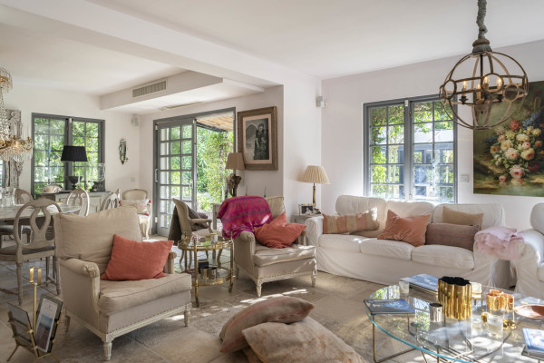 villa in Cap d'Antibes : Rent wonderful 5 bedroom villa with an ideal location on the Cap d'Antibes - Photo 5